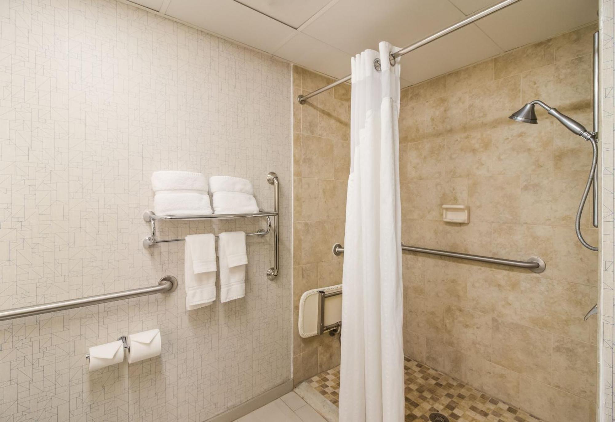 Clarion Pointe New Bern Hotel Ngoại thất bức ảnh